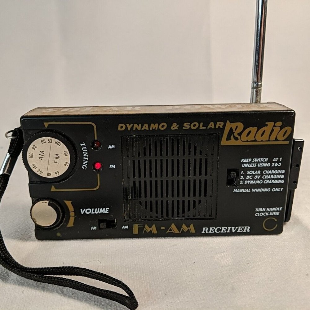 Dynamo & Solar Radio FM AM Receiver Solar Powered Hand Crank Battery